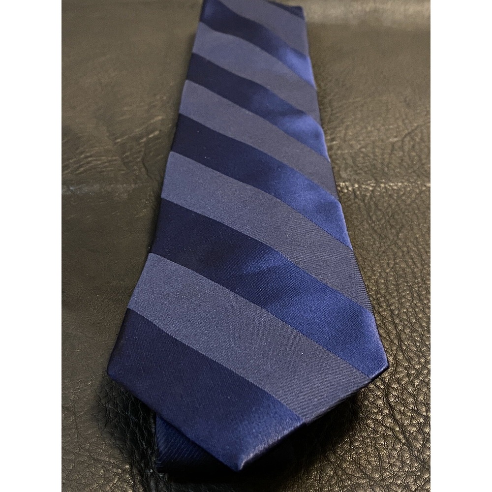 Michael Kors Men's Classic Stripe Silk Tie Navy Blue Size 58"L x 3"1/4W PreOwned